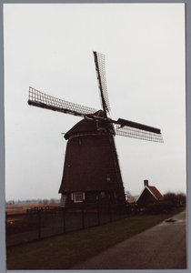 WAT001001838 De Twiskemolen is een monumentale windmolen gecombineerd met een elektrisch gemaal dat de 650 ha grote ...
