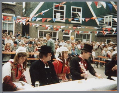 WAT001001988 Feest in Marken