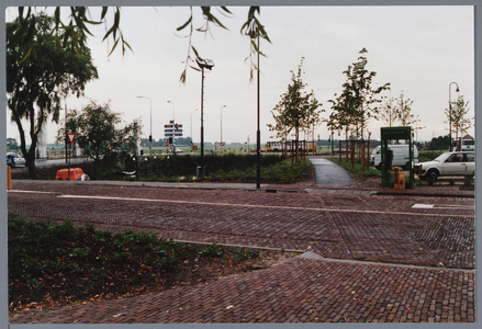 WAT001002127 Foto; Heringericht Bolwerk te Monnickendam. Links is de Bernhardbrug te zien.