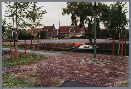 WAT001002133 Foto; Heringericht Bolwerk te Monnickendam. met uitzicht op de Bernhardbrug