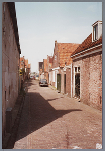WAT001002159 Foto ; De Groote Noord in Monnickendam . De huisnummers aan de rechterkant op met 1,2,3,4 ...tot 11, en ...