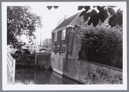 WAT001002295 Aanzicht op het sluisje aan Het Zand.