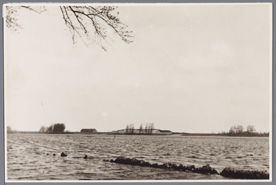 WAT001002653 Fort Spijkerboor tijdens de inundatie van 1944-1945