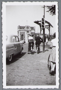 WAT001002780 De Beemsterbrug, met links de brugwachterswoning.