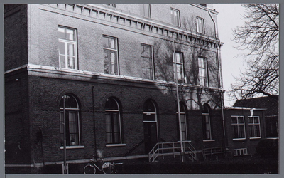 WAT001002967 Het vroegere Gast en Proveniershuis uit 1844 van architect W.A.Scholten. Geleidelijk veranderde de functie ...