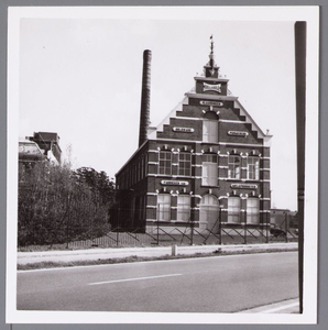 WAT001003120 Melkfabriek Hollandia. In 1896 kwam deze fabriek via een veiling in het bezit van de Hollandia uit ...