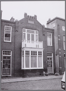 WAT001003152 Julianastraat met de huisnummers 14 en 16, bouwjaar 1910.