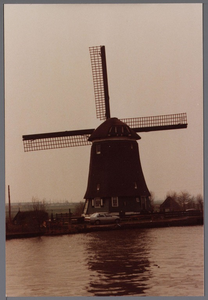 WAT001003268 De Neckermolen is gebouwd omstreeks 1631 als poldermolen. Het is een achtkantige molen van het type ...