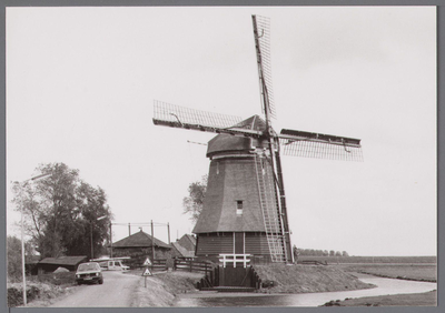 WAT001003287 De Neckermolen is gebouwd omstreeks 1631 als poldermolen. Het is een achtkantige molen van het type ...