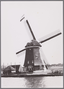 WAT001003290 De Neckermolen is gebouwd omstreeks 1631 als poldermolen. Het is een achtkantige molen van het type ...