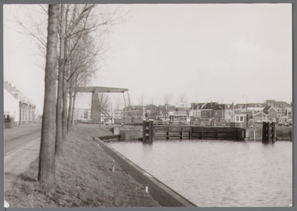 WAT001003304 Sluis met Sluisbrug aan de Kanaalkade.