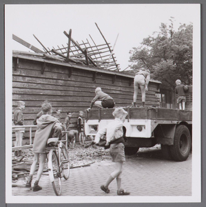 WAT001003427 Afbraak van een pand aan de Koestraat.