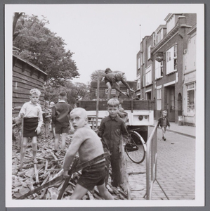 WAT001003425 Afbraak van een pand aan de Koestraat.