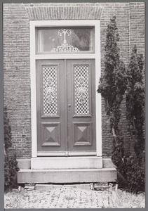 WAT001003574 Voordeur van de Stolpboerderij van de familie Groot.