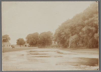 WAT001003586 Nieuwegracht met links het Tramplein. Je ziet links nog een stukje van het Tramstation.