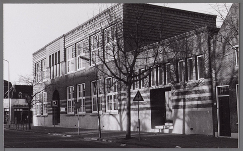 WAT001003652 Willem Eggertschool in de volksmond paardenmarktschool, gebouwd in 1921.