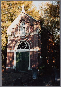WAT001003766 Kapel van de R.K. Begraafplaats. Aangelegd in 1875 in opdracht van de R.K. Parochie te Purmerend. De kapel ...