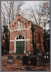 WAT001003768 Kapel van de R.K. Begraafplaats. Aangelegd in 1875 in opdracht van de R.K.Parochie te Purmerend. De kapel ...