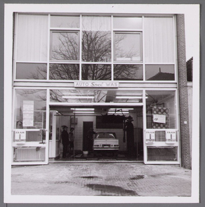 WAT001003823 Plantsoenstraat hoek Koestraat auto snelwas van de firma Faam.