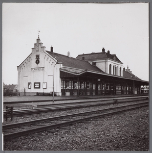 WAT001004047 Op 11 oktober 1882 kwam de eerste zandtrein in Purmerend aan voor de spoorweg naar Enkhuizen en op 12 mei ...