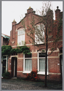 WAT001004131 Gebouwd in 1911-1912, ontworpen door architect Hendrik de Vries, metselaar te Purmerend.