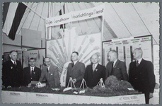 WAT001004943 Comité Purmerend Markstad.Tentoonstelling september 1949 in de Nieuwstraat. Stand van de R.L.V.D. (Rijks ...