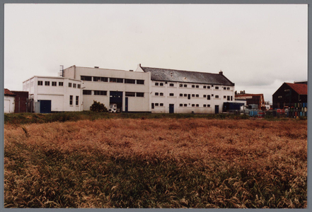 WAT001006877 Rechts pakhuis Wormerveer, uiterst rechts pakhuis De Nieuwe Aanleg.