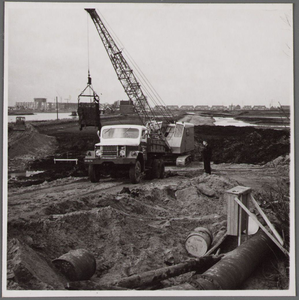 WAT001007882 Foto's van de bouw van het nieuwe gemaal van de Polder Oostzaan, gelegen aan de Oostzanerdijk