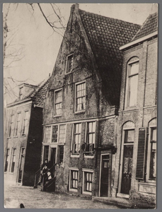 WAT001008084 Pand Bierkade hoek Houttuinen, gesloopt in 1913