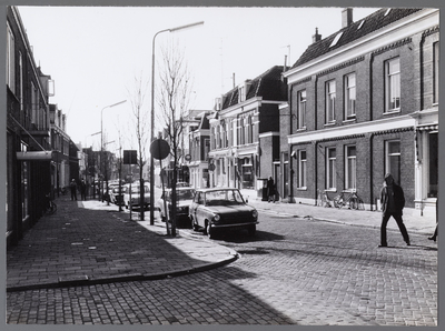 WAT001008381 Gezicht vanaf kruising naar Nieuwstraat , achterste deel bestemd voor afbraak t.b.v. het Willem Eggert ...