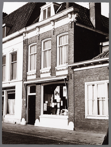 WAT001008399 Midden : Reisbureau, voorheen Wouda (muziek), A. Wilms-Donker (manufacturen)