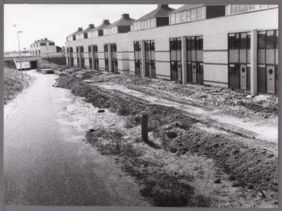 WAT001008520 Purmer Zuid, Fietspad, Rechts woningen aan de Kennemerland en het achterste blok huizen aan het Ommeland.