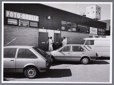 WAT001008978 Winkelcentrum Makado, met rechts Gean Snackhal.