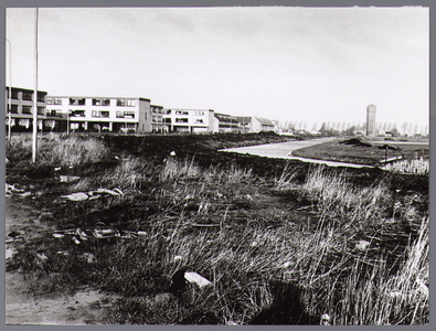 WAT001009113 Koogsingel in aanbouw met rechts achteraan de watertoren van Kwadijk.