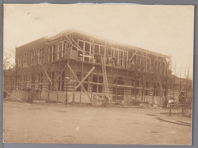 WAT001009431 Aanbouw scholen A en B. Latergenaamd Willem Eggertschool. In de volksmond paardenmarktschool.(heden ten ...