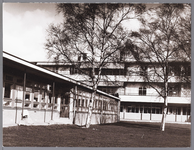 WAT001009723 Op de foto: achterzijde met het kinderpaviljoen.Het Stadsziekenhuis ontworpen door de Purmerendse ...