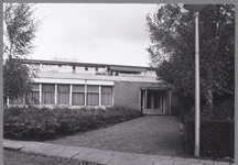 WAT001009727 Op de foto: ingang van de polikliniek. Het Stadsziekenhuis ontworpen door de Purmerendse architecten Jan ...