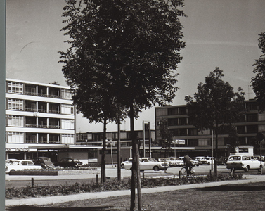 WAT001010443 Winkelcentrum Wormerplein, op 1 januari 1960 zijn de eerste bouwvergunningen verleend voor het Wormerplein.