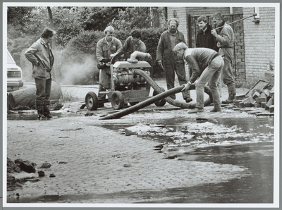 WAT001015501 Waterleiding gesprongen in de Rijnstraat.Herstelwerkzaamheden.