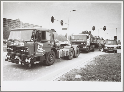 WAT001017091 Zwaar transport van Purmerend naar Kwadijk. Uitgevoerd door de firma's BQ. de Ruyter en van Leeuwen.