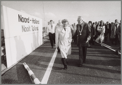 WAT001017163 Opening S10 ( latere N244)Foto: Gedeputeerde J. Achterstraat en burgemeester J.A.C. van Burg van Purmerend ...