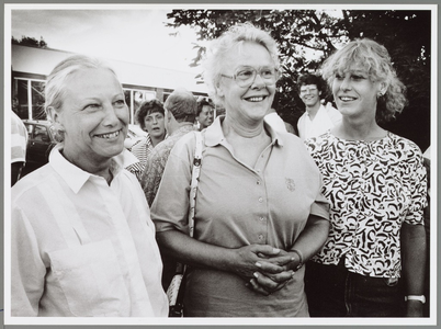 WAT001017319 Nijmeegse vierdaagse. Foto v.l.n.r.; Pieta Schipper, Fien Kleywegt en Aline Kleywegt.In Nijmegen gaat ...