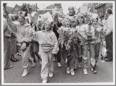 WAT001017365 Finish van de avondvierdaagse voor de leerlingen van basisschool de Saffier.Het was de 48 keer dat de ...