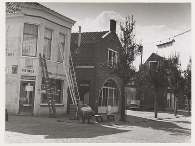 WAT001017686 Links Willem Eggertstraat 19 : Meines gereedschap winkel, ze verkochten er, machines, ...