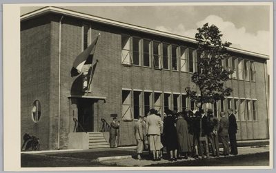 WAT001017897 Op maandagochtend 17 september 1951 heeft burgemeester G.G.Post het nieuwe kantoor van machinefabriek N.V. ...