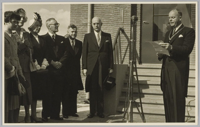 WAT001017896 Op maandagochtend 17 september 1951 heeft burgemeester G.G.Post het nieuwe kantoor van machinefabriek N.V. ...