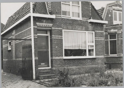 WAT001018505 Reconstructie Van Beekstraat evenzijde.Krant (NC) van 24 maart 1967.Dit pand is gekocht door de gemeente ...
