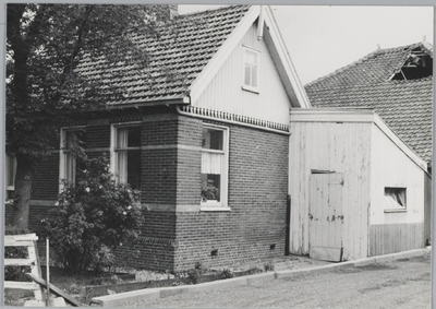 WAT001018594 Reconstructie Van Beekstraat onevenzijde. Gesloopt 3x.Uit de krant (NC) van 26 september 1966.Een ...