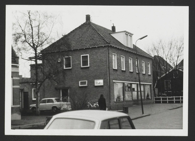 WAT001018708 Landsmeer, Van Beekstraat 6 en 4 (v.l.n.r.)