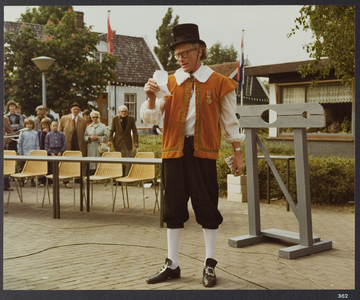 WAT001019474 Landsmeer 650 jaarTheater spelUit de krant ( NC) van woensdag 2 juni 1976.Verdacht van spionage in andere ...